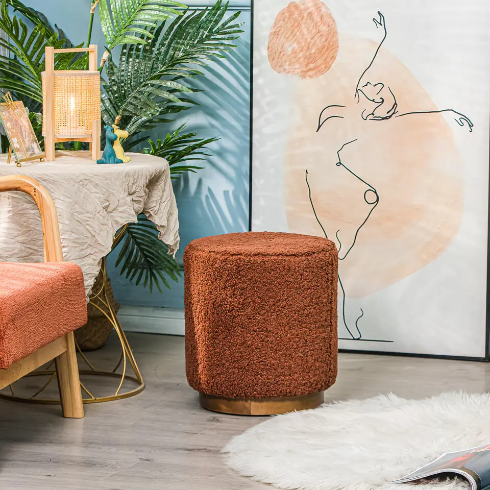 Poef met terracotta krullen en houten basis