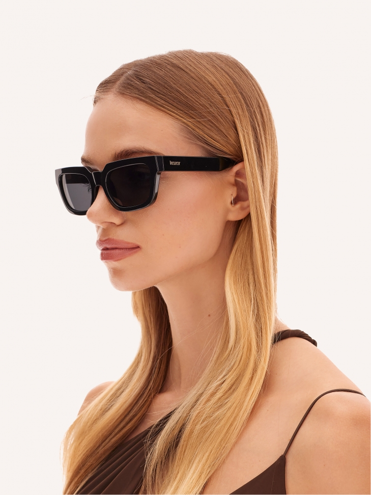 Classic black wayfarer sunglasses
