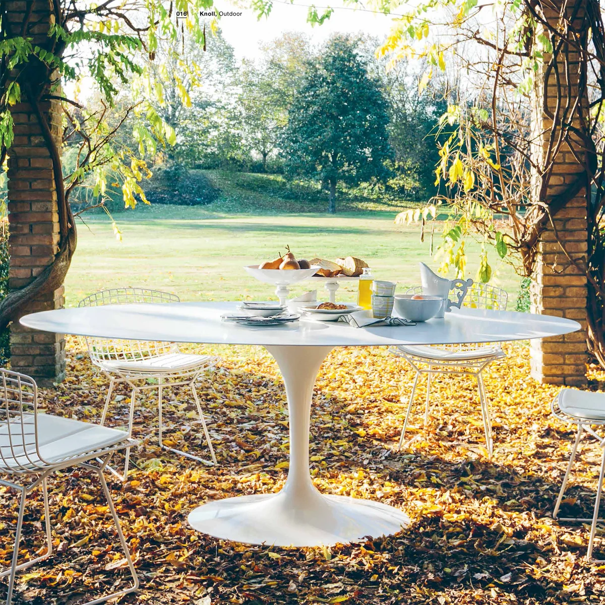 Knoll - Saarinen Outdoor Tisch, Ø 107 cm, weiß