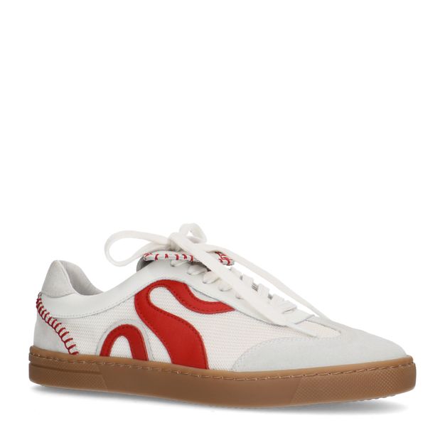 Witte suède sneakers met rode details