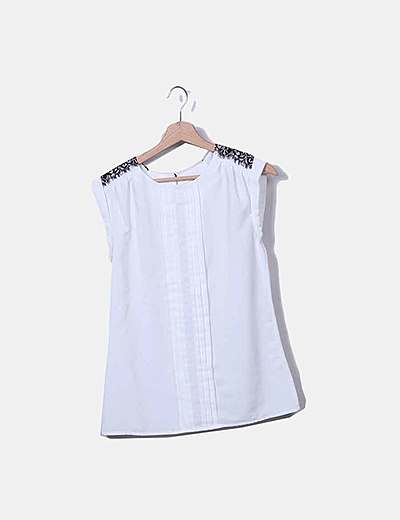 Camaïeu Satin blouse with lace on the shoulders