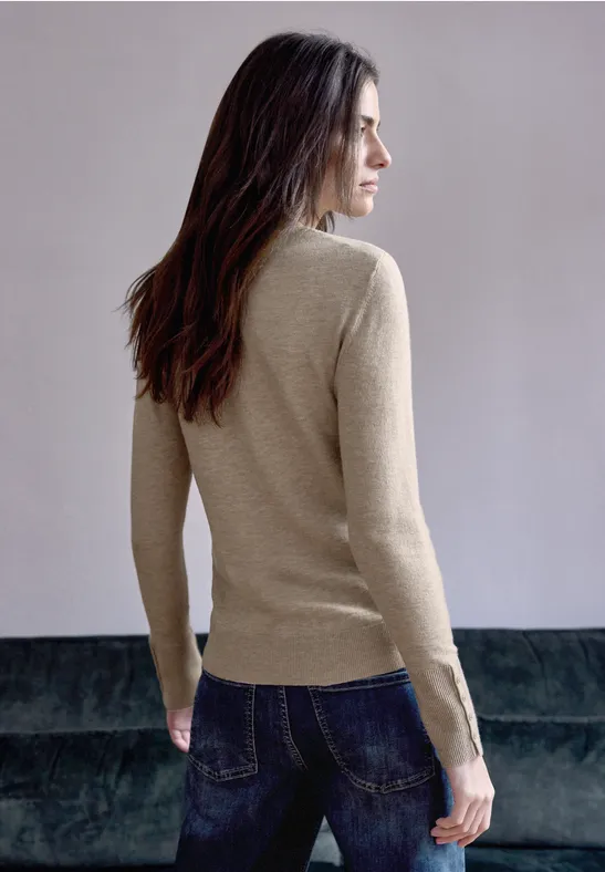 Strickpullover mit Knöpfen