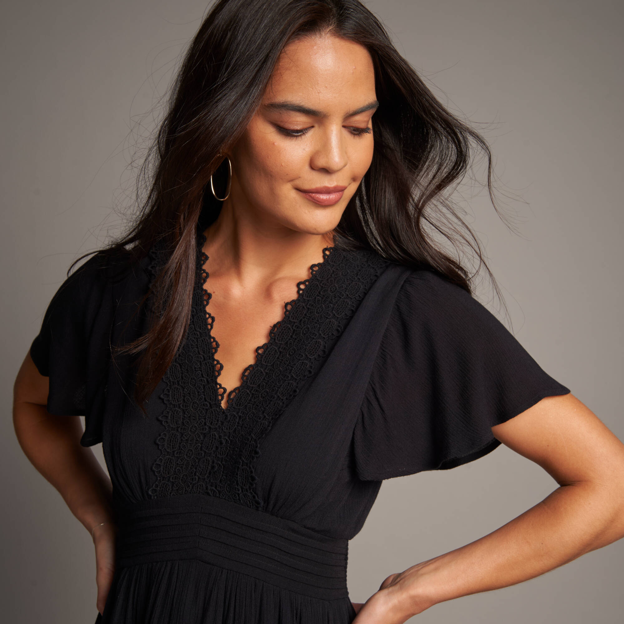 Robe longue en crépon et macramé