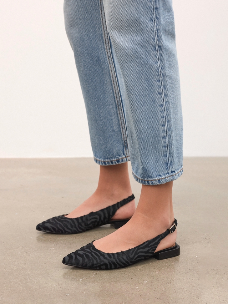 Zebra pattern flat pumps