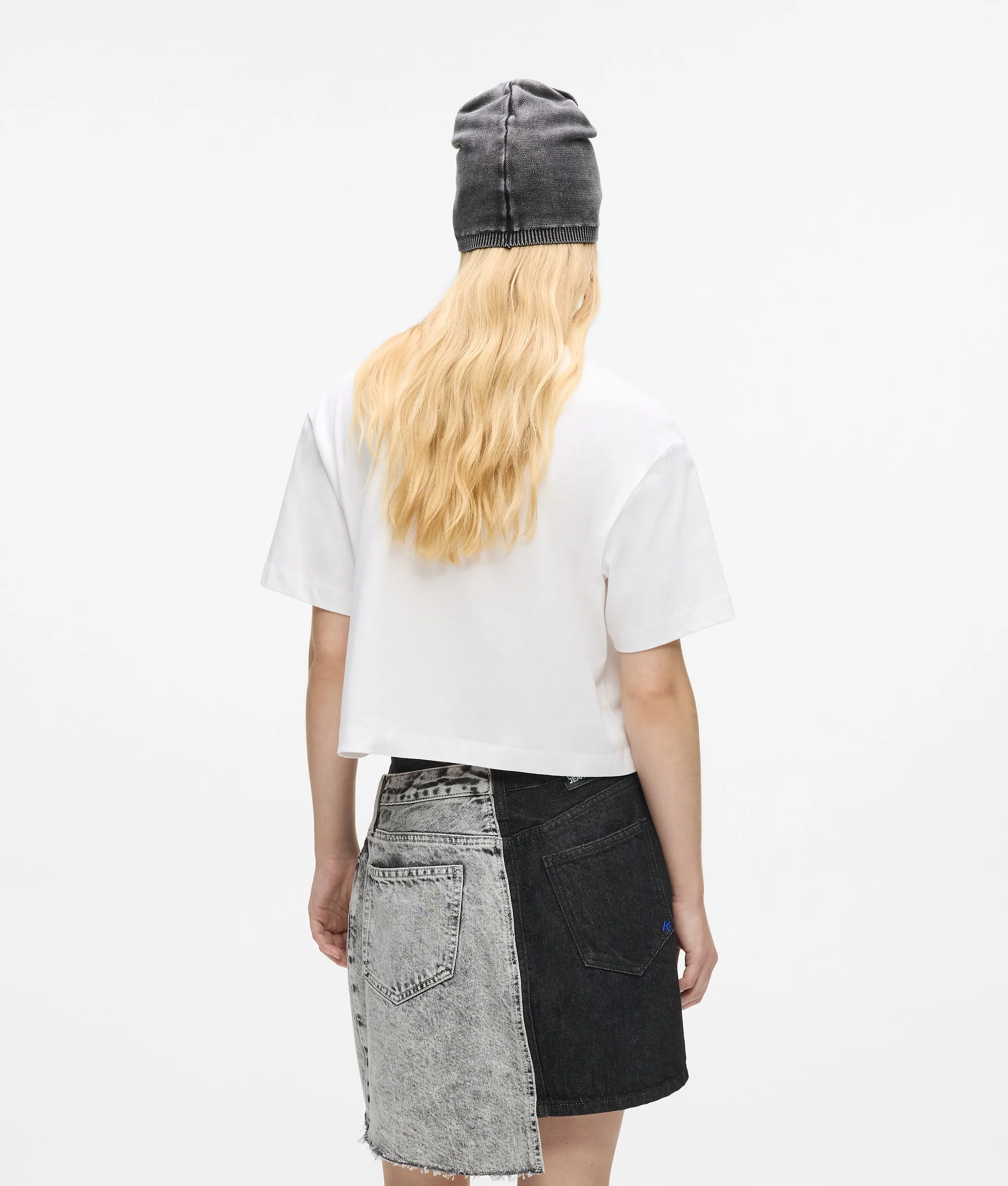 T-shirt cropped avec motif graffiti