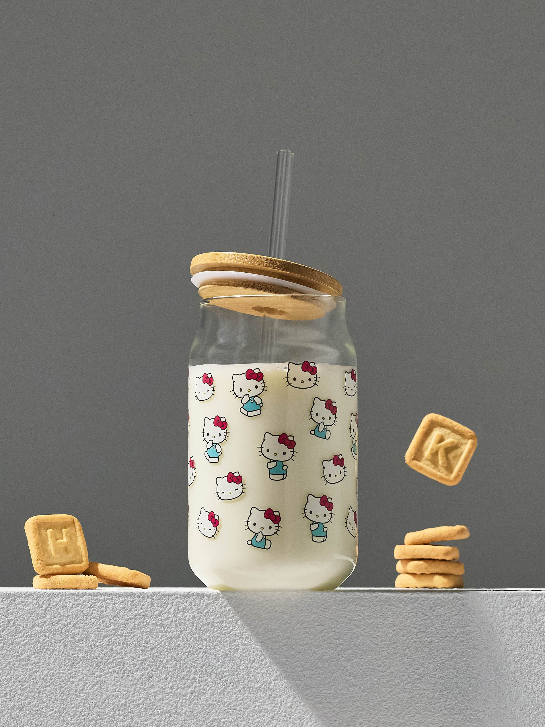 Kubek z pokrywką i słomką Hello Kitty
