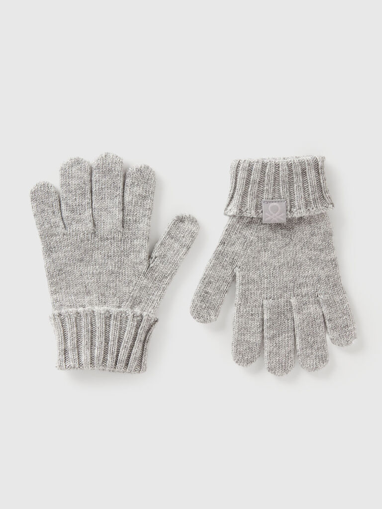 Gloves in viscose and wool blend
