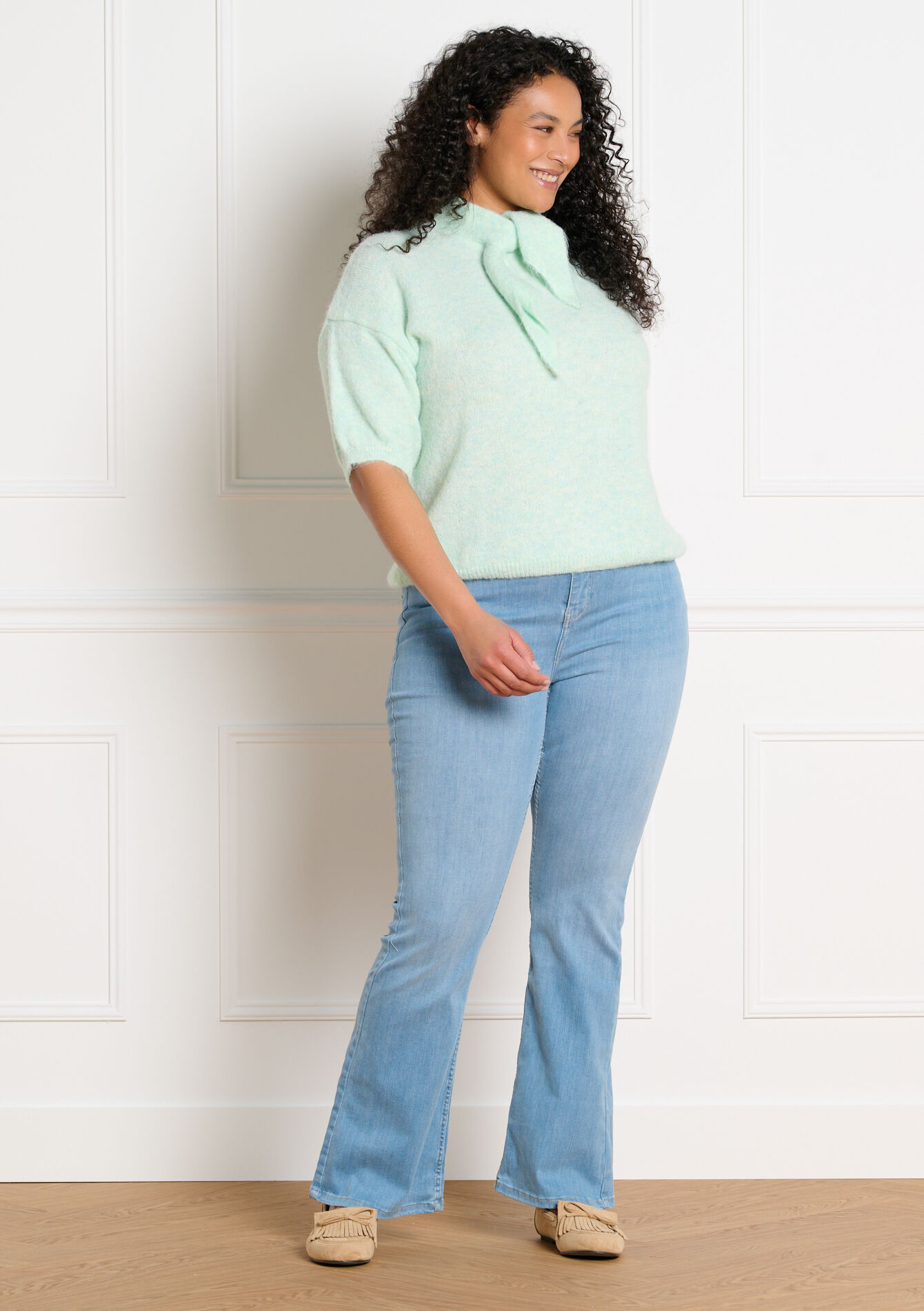 Trui met sjaaldetail