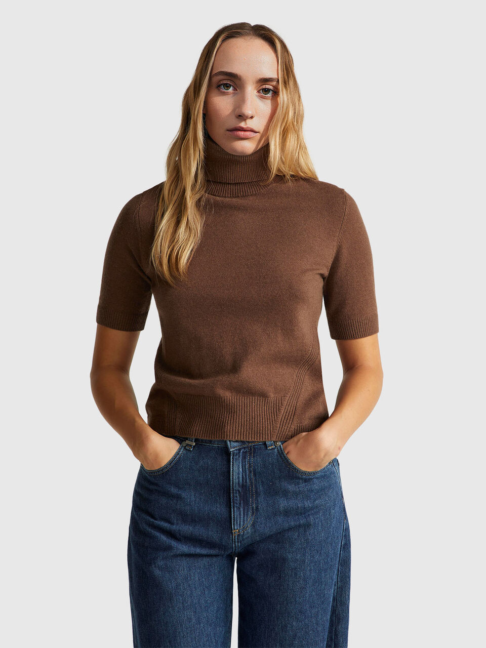Brown short sleeve turtleneck in cashmere blend