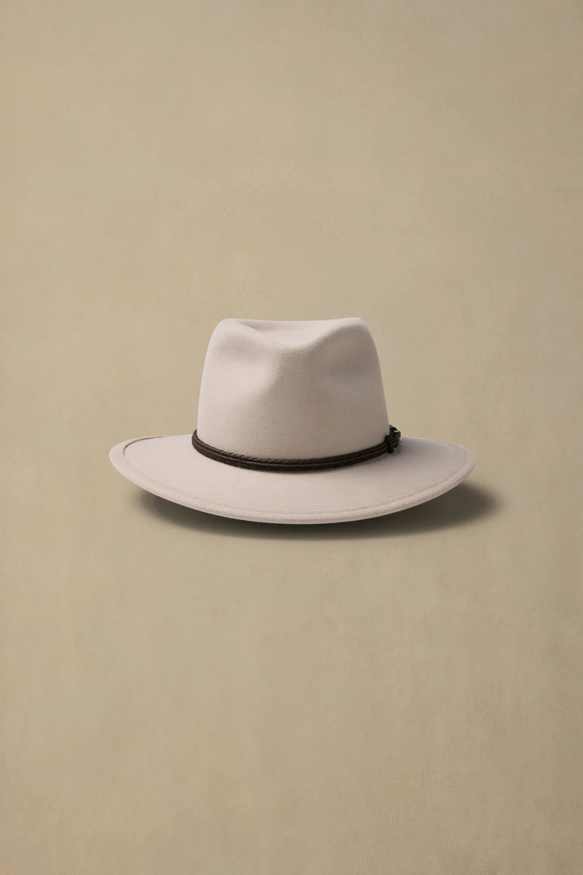 Traveller Light Sand
