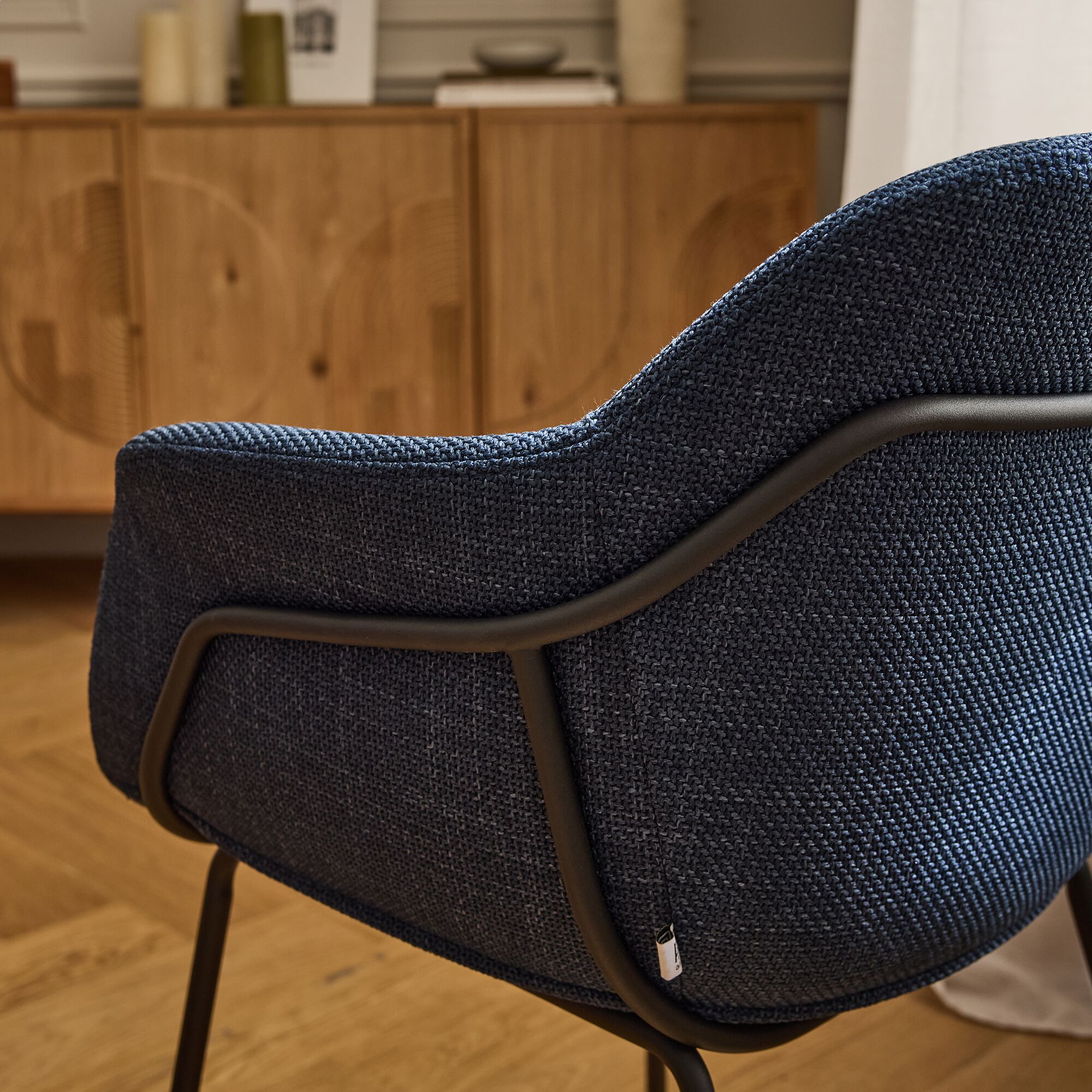 CHLOE - Chaise de repas avec accoudoirs en tissu - bleu figuerolles