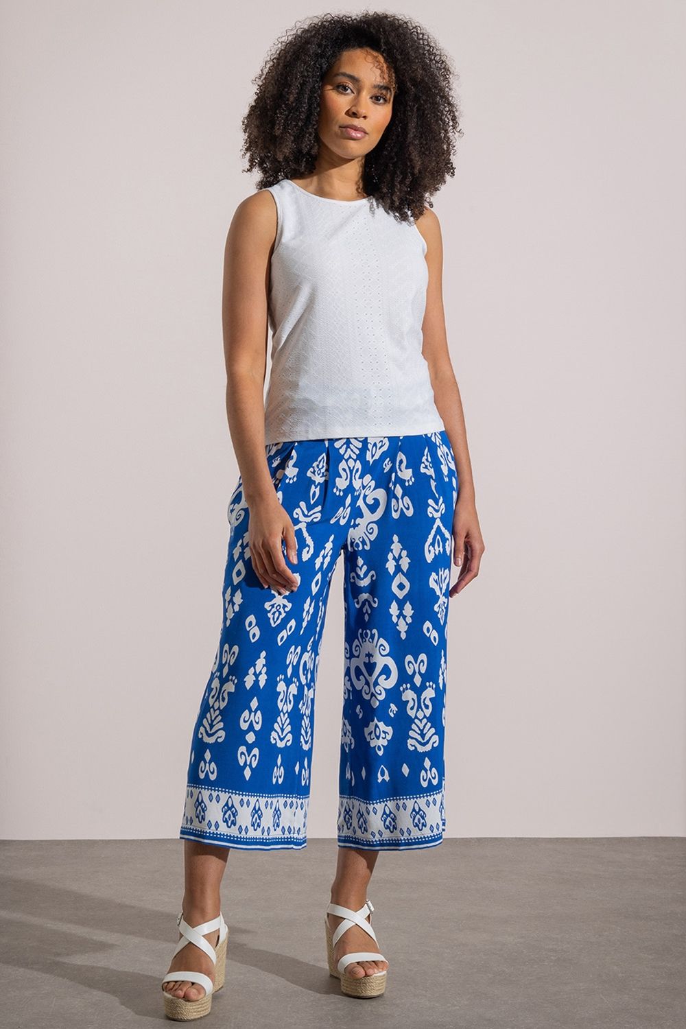 Klass. Sleeveless Textured Top