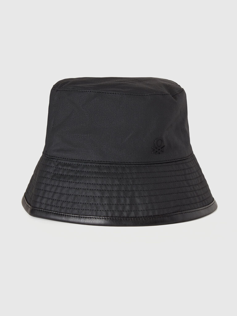 Reversible bucket hat