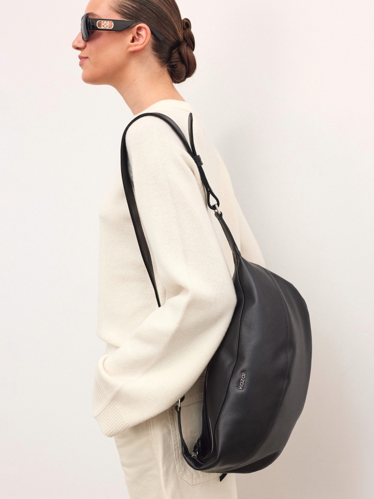 Shoulder bag with loose soft form