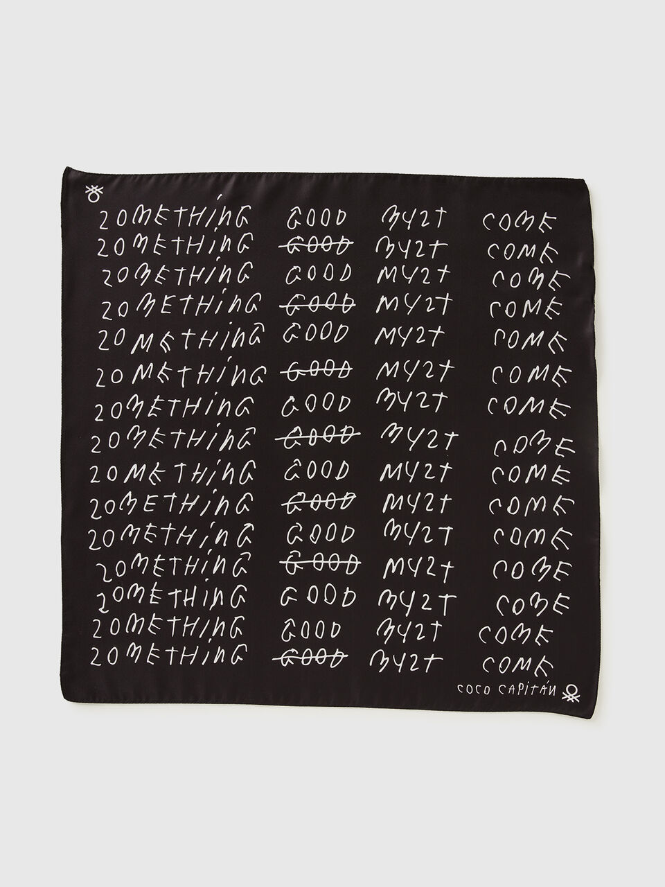 Black scarf with Coco Capit&aacute;n text