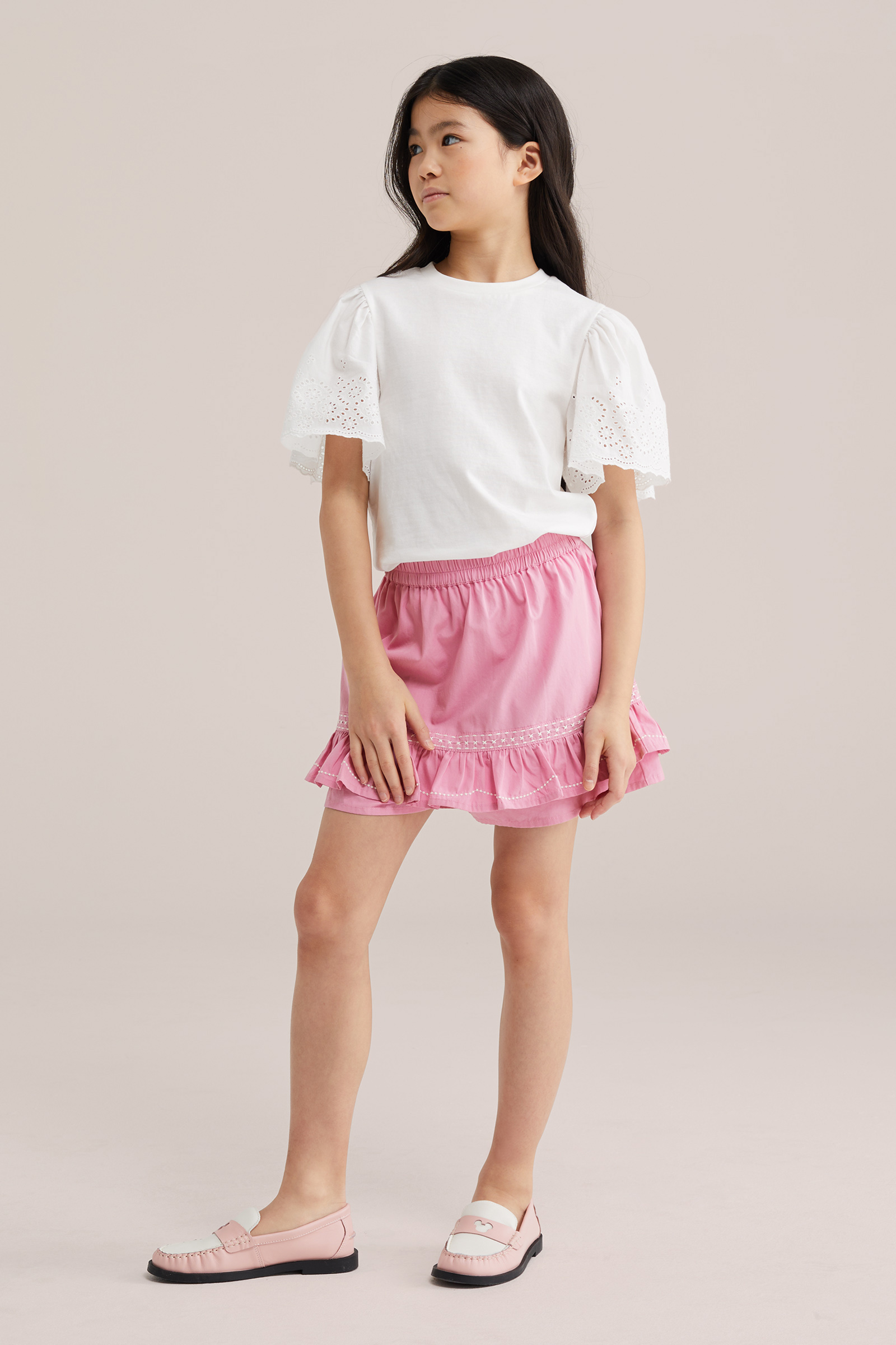 Meisjes skort met embroideries