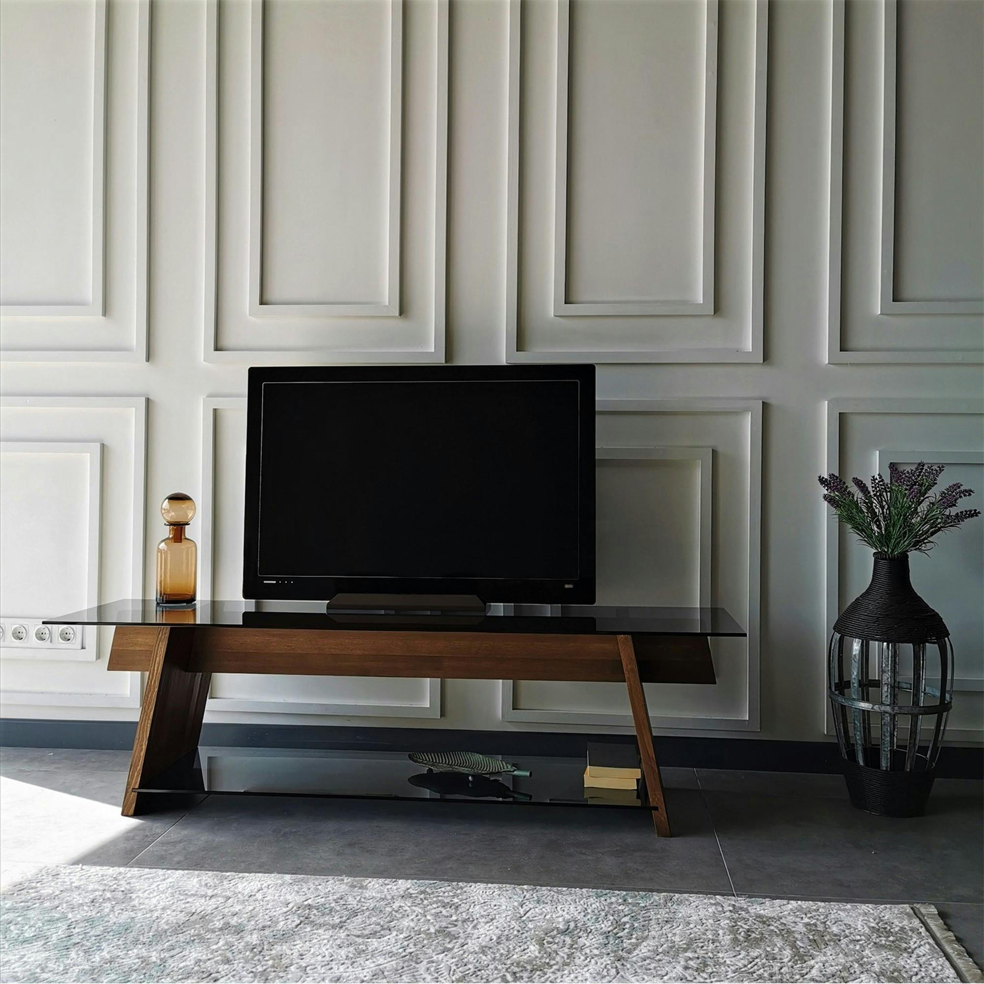 Meuble TV en bois brun et verre fumé - forme trapèze LHASA