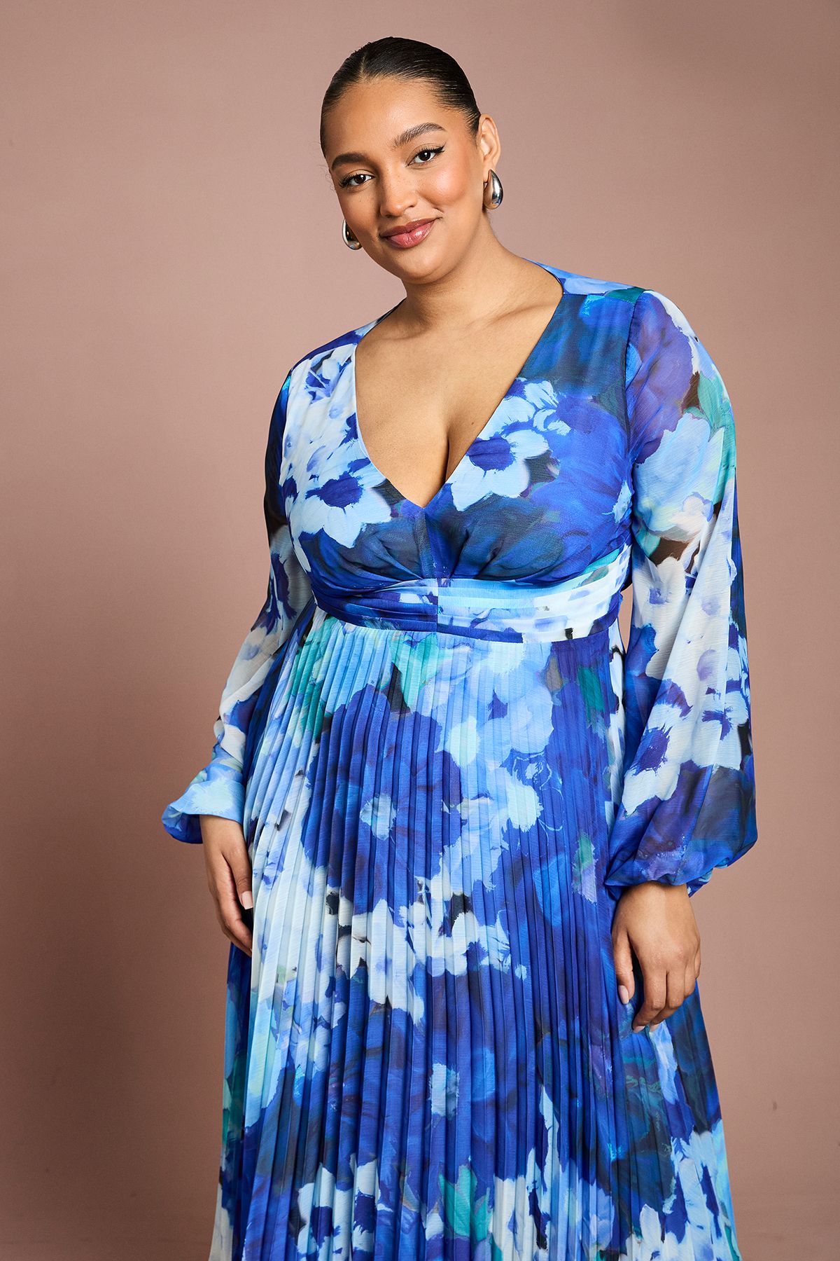 Coast Plus Size Printed Floral Pleated Long Sleeve Midi Dress