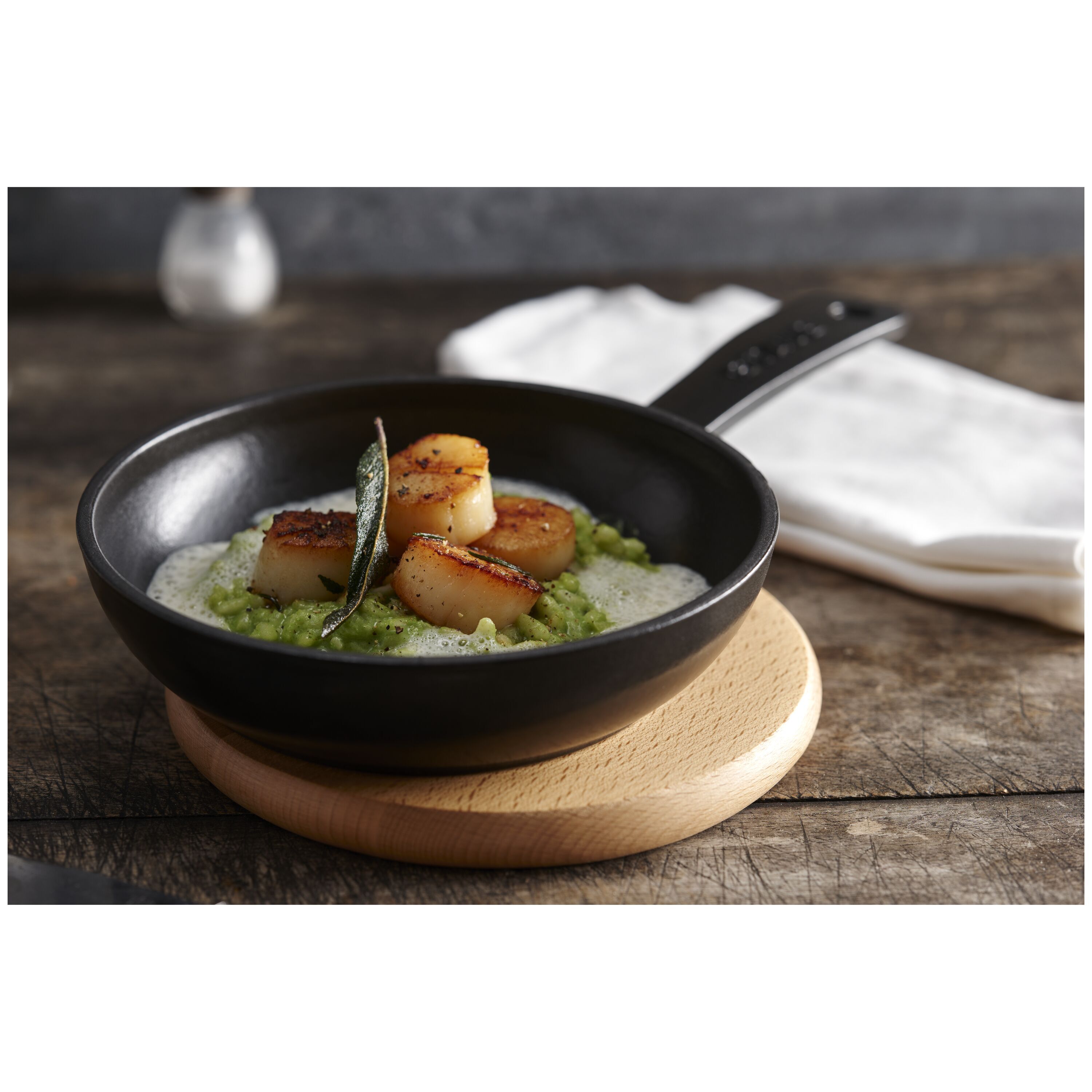 16 cm Cast iron Frying pan black