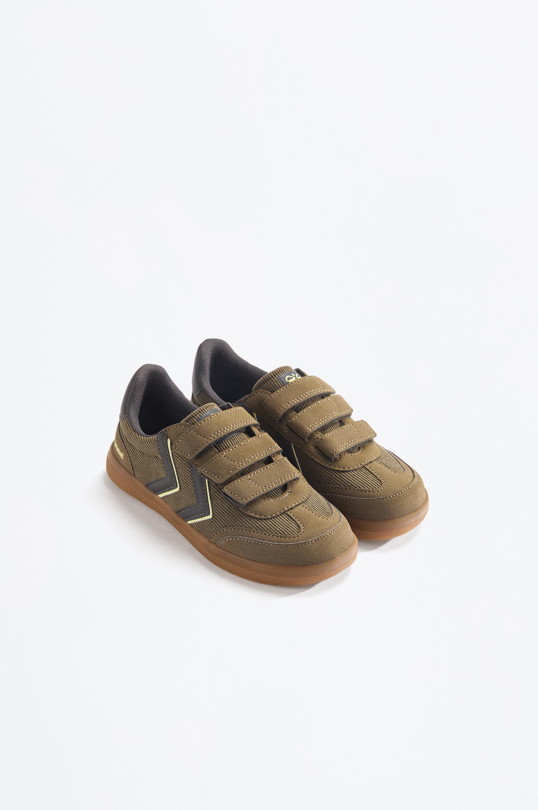 Zapatilla Hummel efecto pana