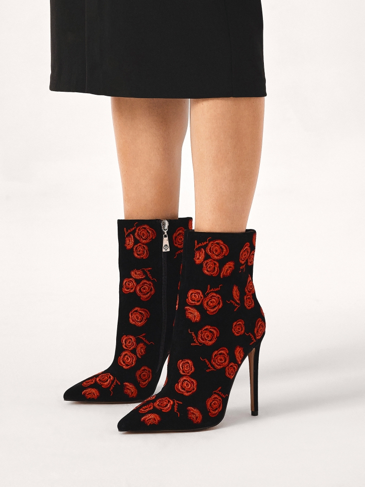 Suede boots with embroidered red flowers