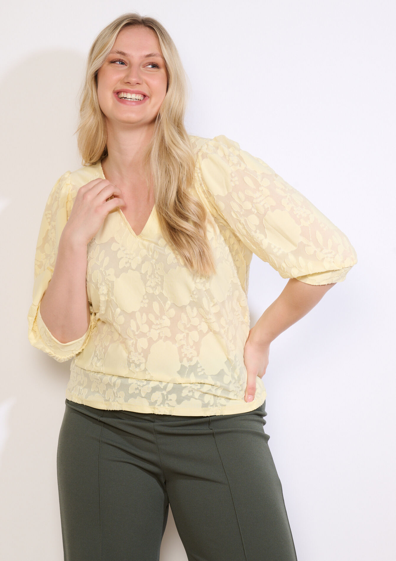 V-hals blouse met borduursel