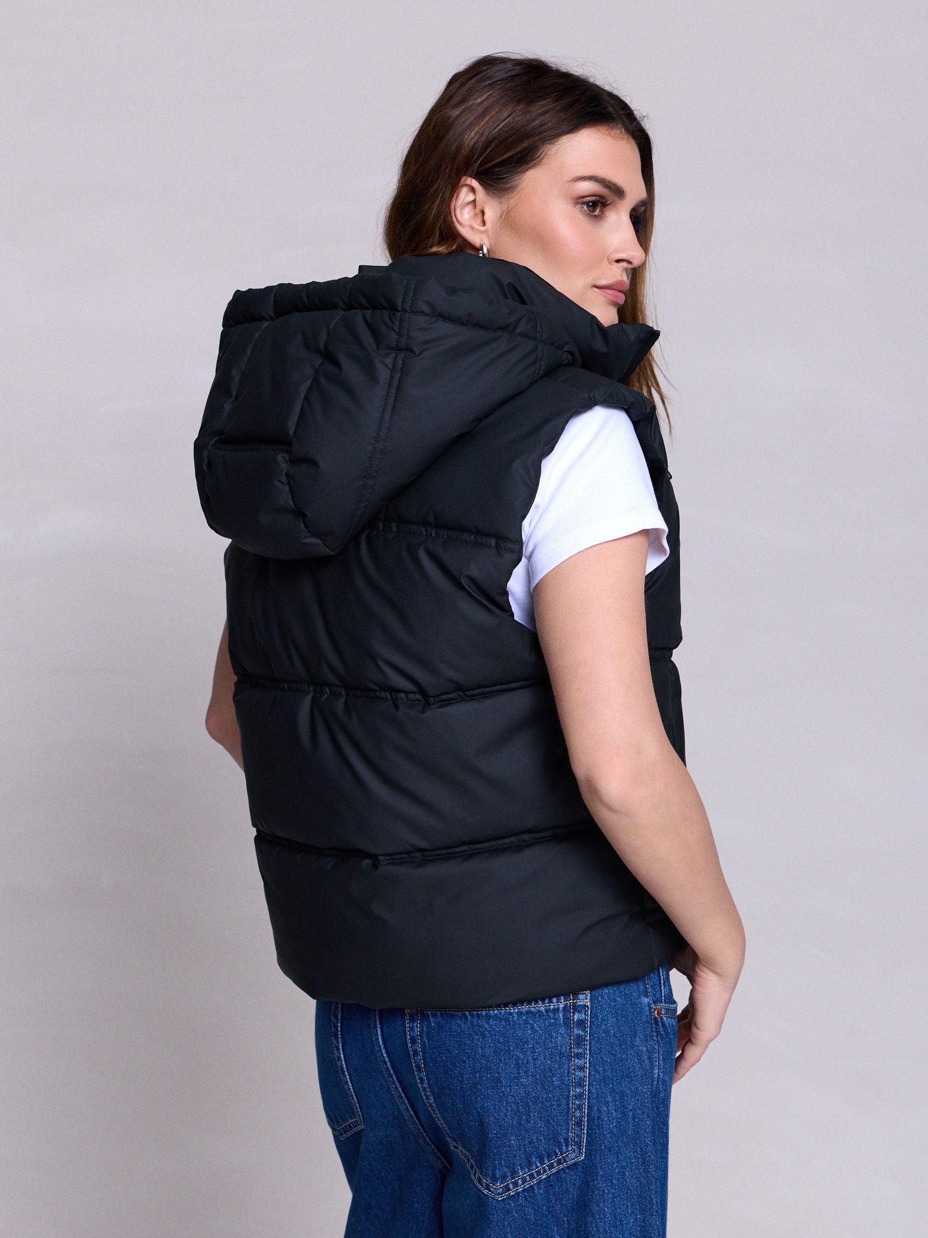 Pikowana kamizelka puffer z kapturem