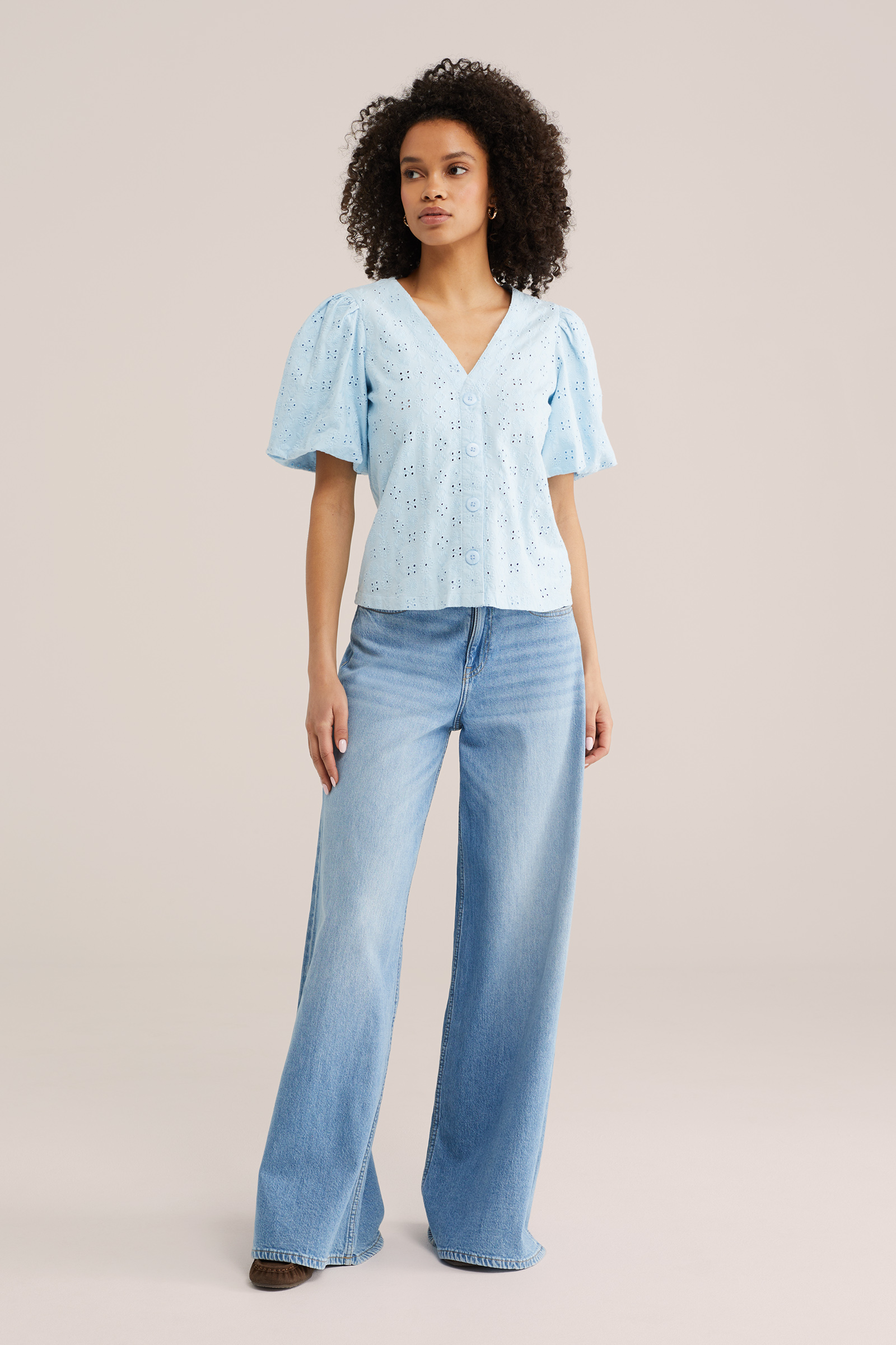 Dames top met broderie anglaise