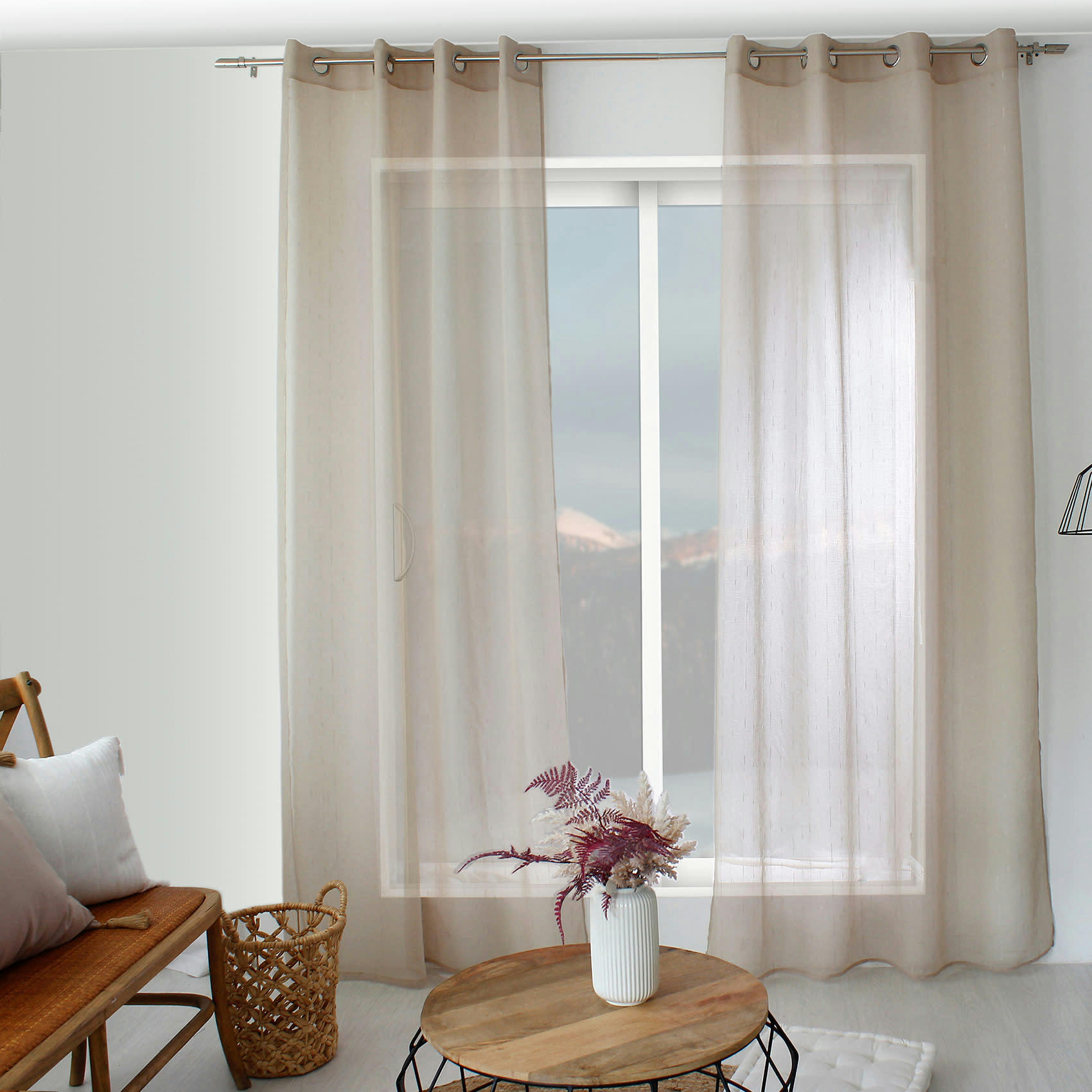 - Voilage aux fils tissés argentés