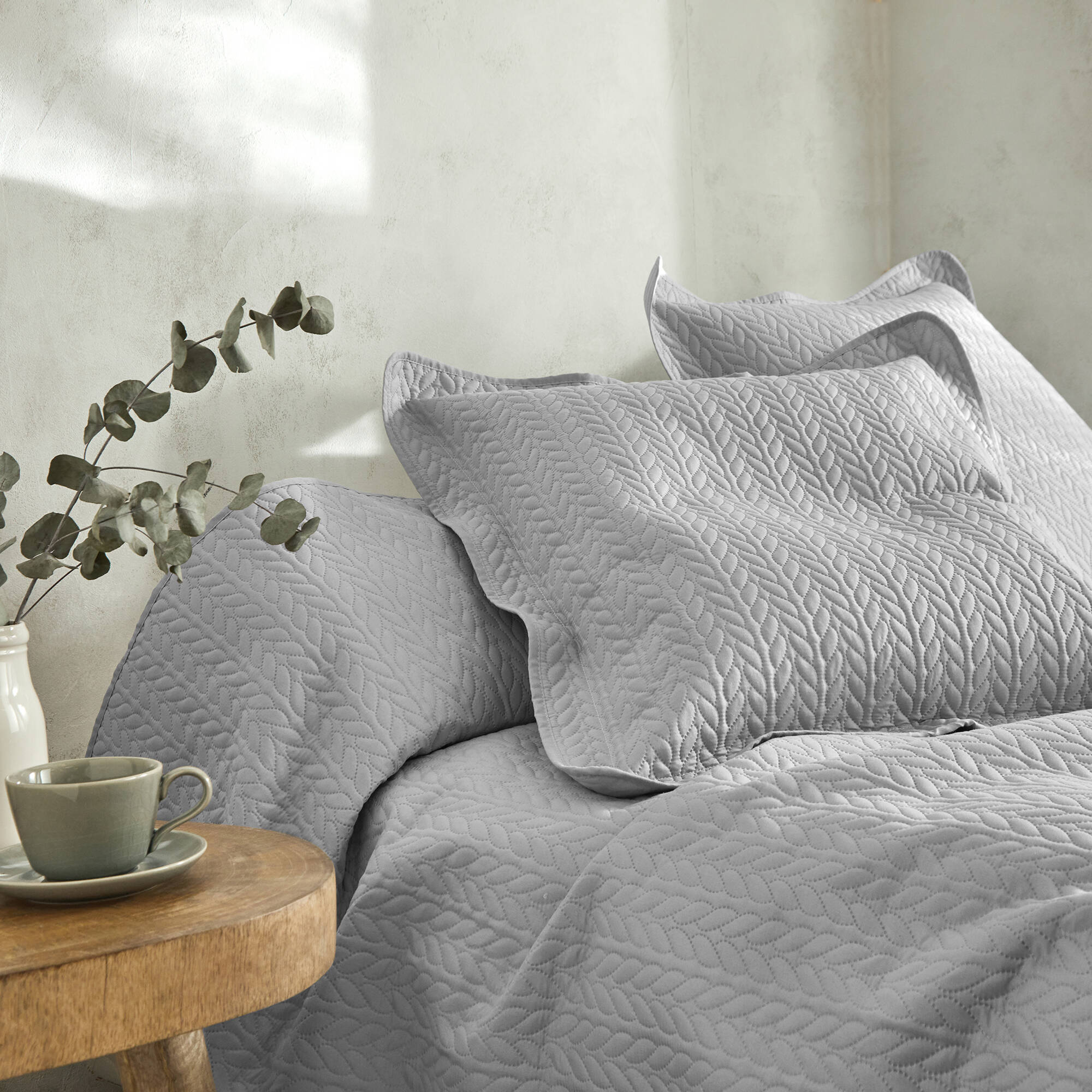 Couvre-lit matelassé microfibre motif géométrique