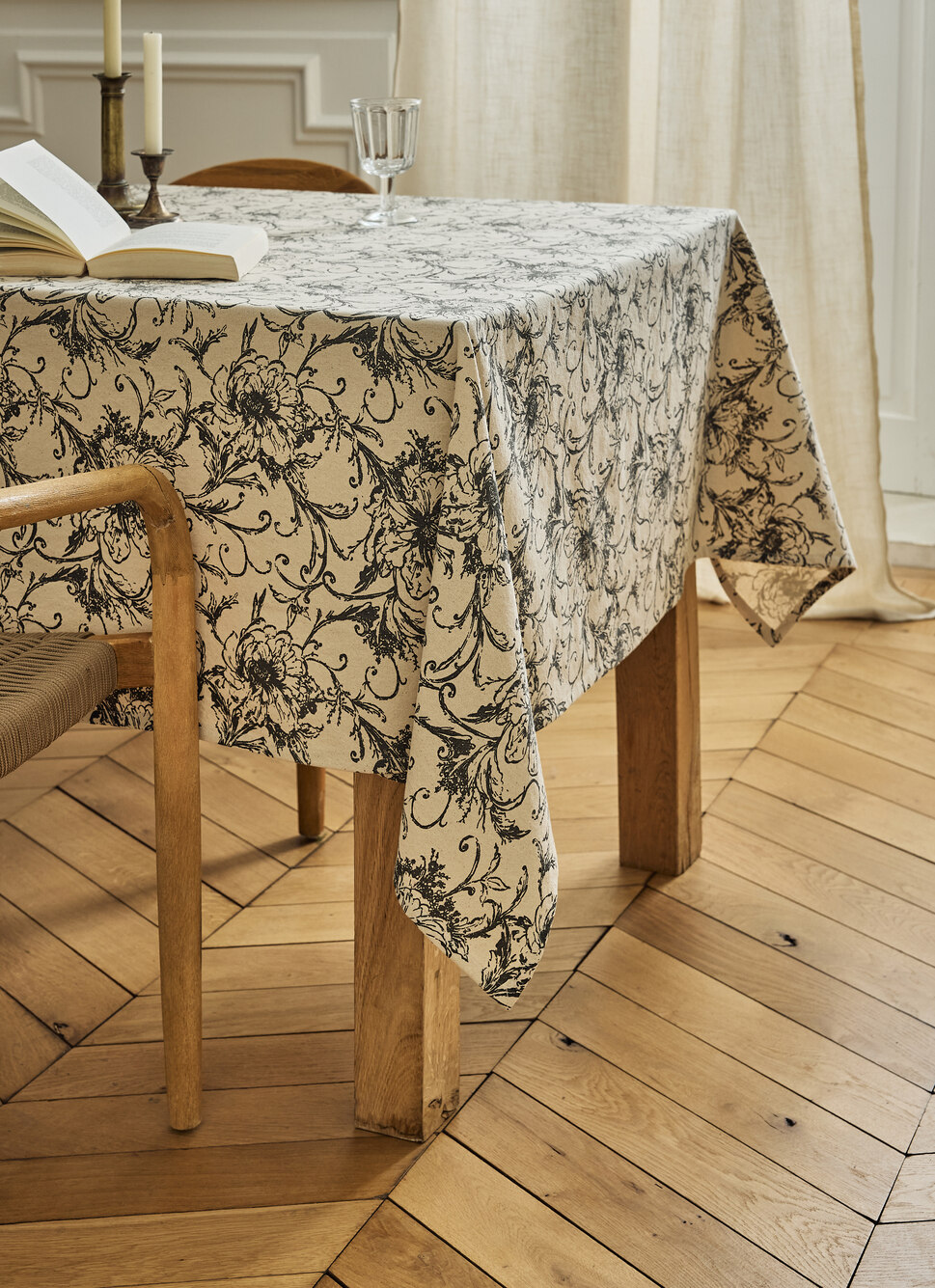NAPPE EN COTON IMPRIMÉ MOTIF FLORAL ECRU