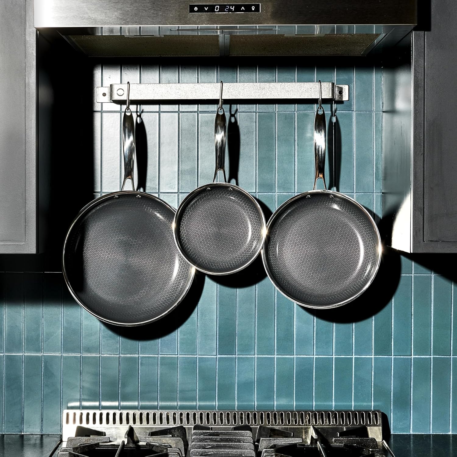 HexClad Hybrid Nonstick 18-Piece Cookware Set, 2, 3, and 8Qt Pots with Lids, 2 Silicone Trivets, 8, 10, and 12 Pans with Lids, 7Qt Chicken Fryer with Lid, and 14 Wok with Lid, Stay-Cool Handles