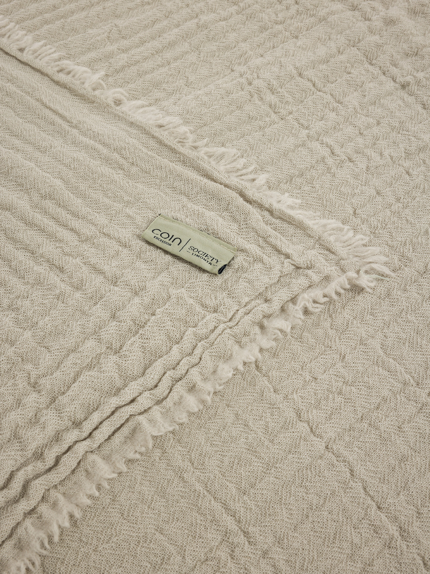 Plaid morbidissimo in pura lana Special Capsule SOCIETY Made in Italy per Coincasa