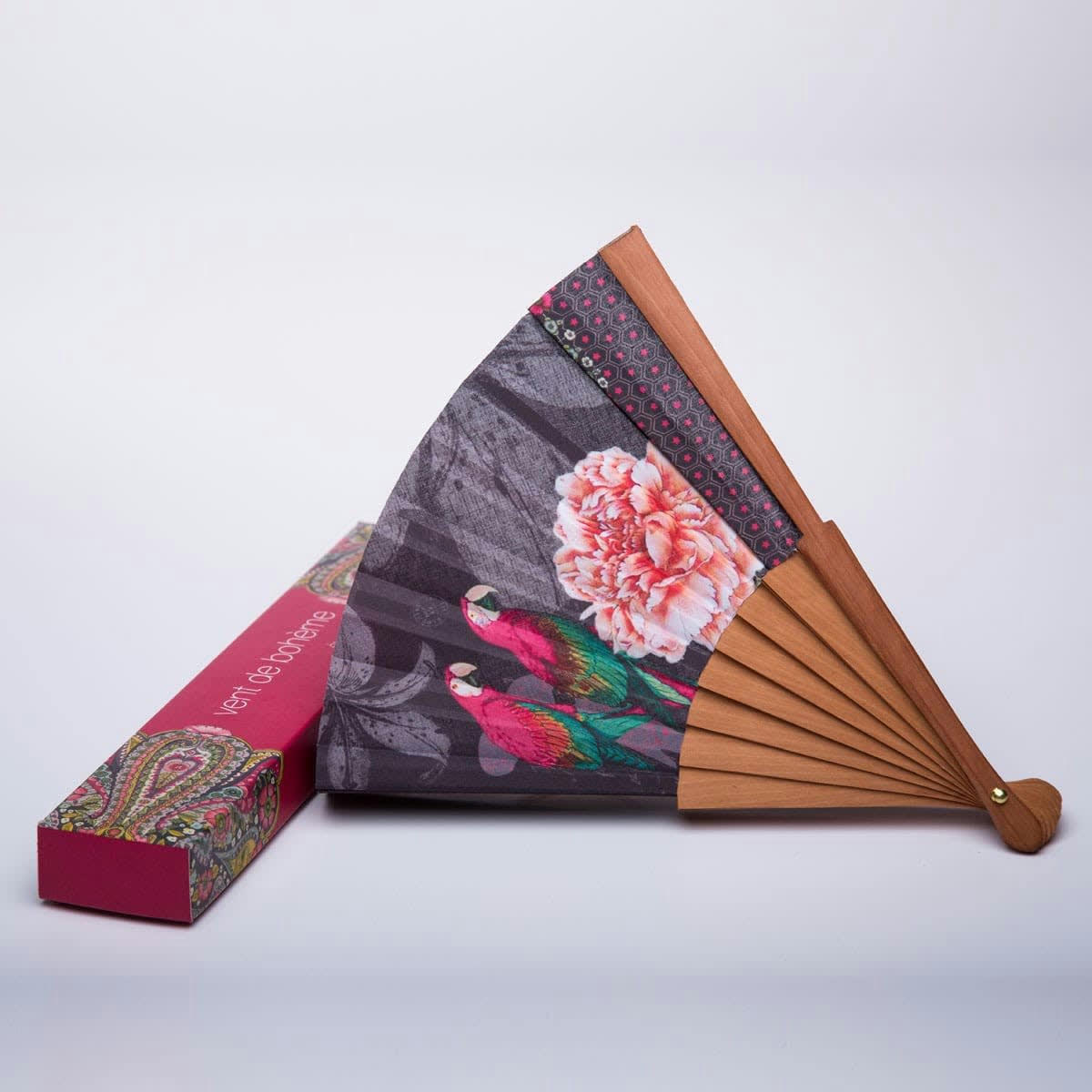 MACAO - Éventail en bois de merisier et coton imprimé fleuri noir