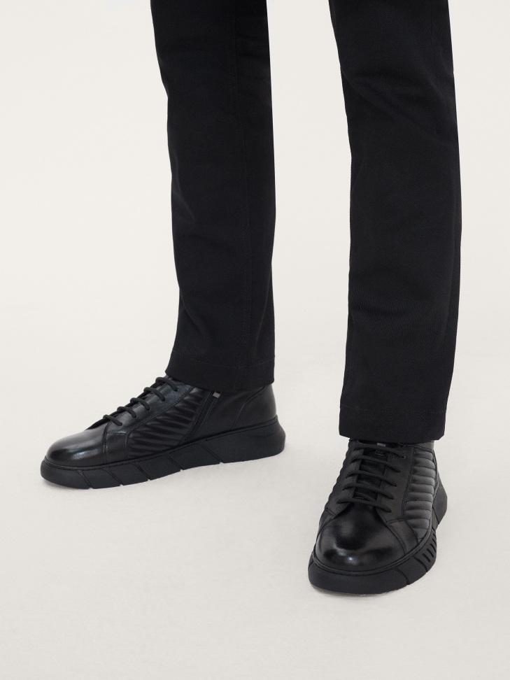 Men’s laced sneakers with quilting