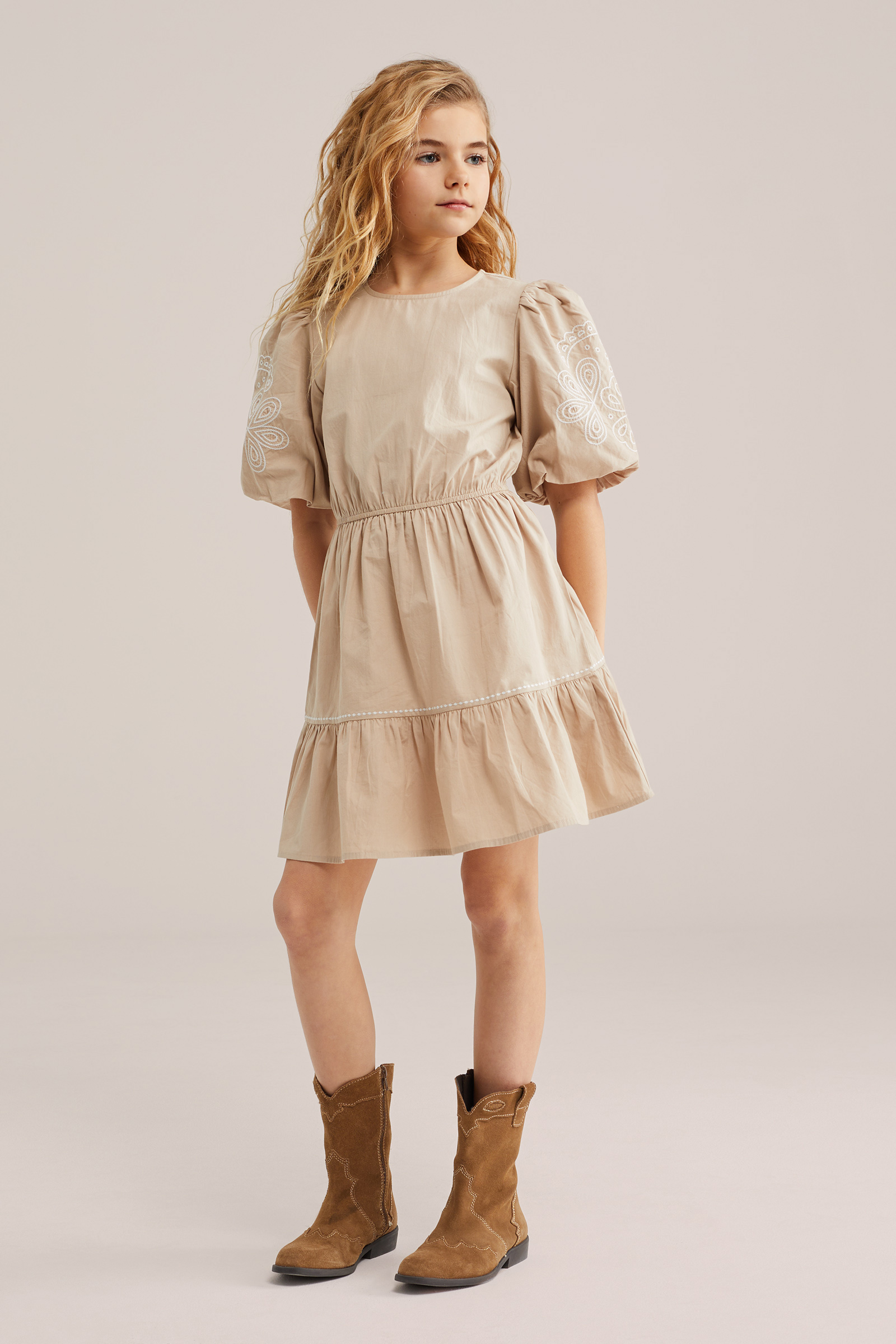 Meisjes jurk met embroideries