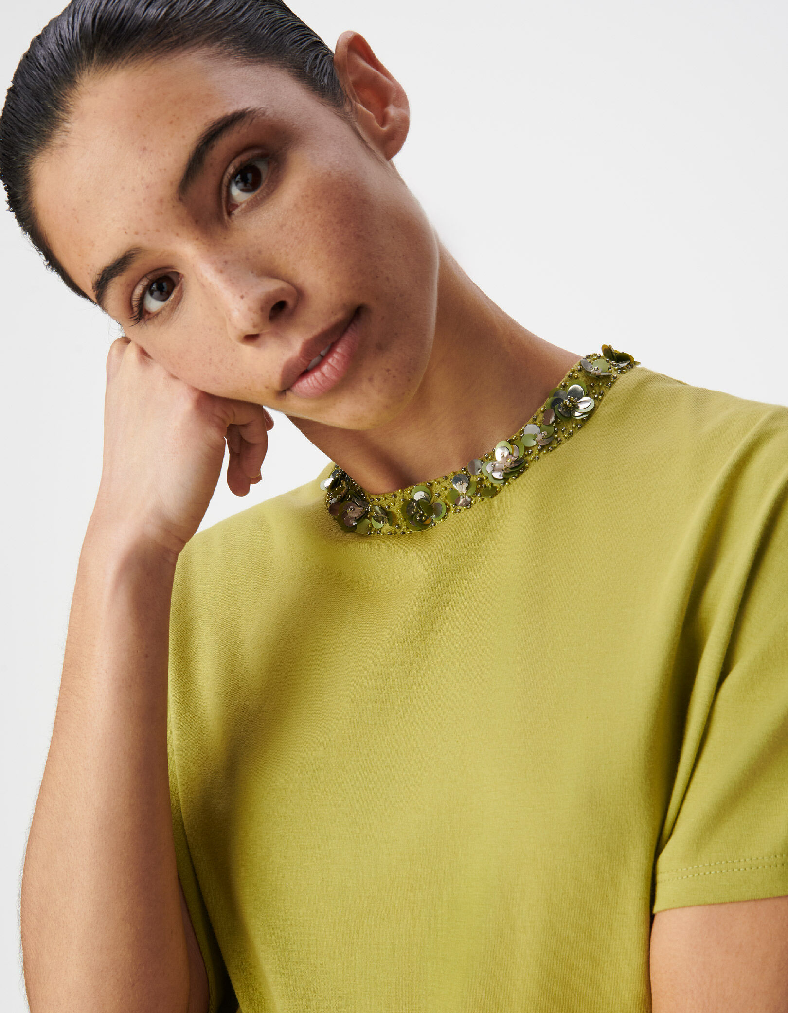Tee-shirt manches courtes vert col bijou Femme
