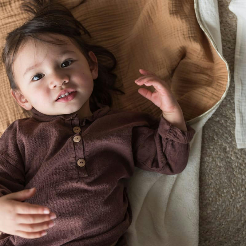 - Couverture polaire & gaze de coton bébé camel (75x90cm)