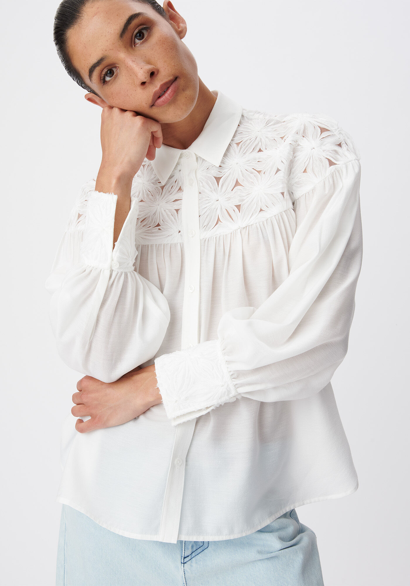 Chemise fluide blanche détails fleurs Femme