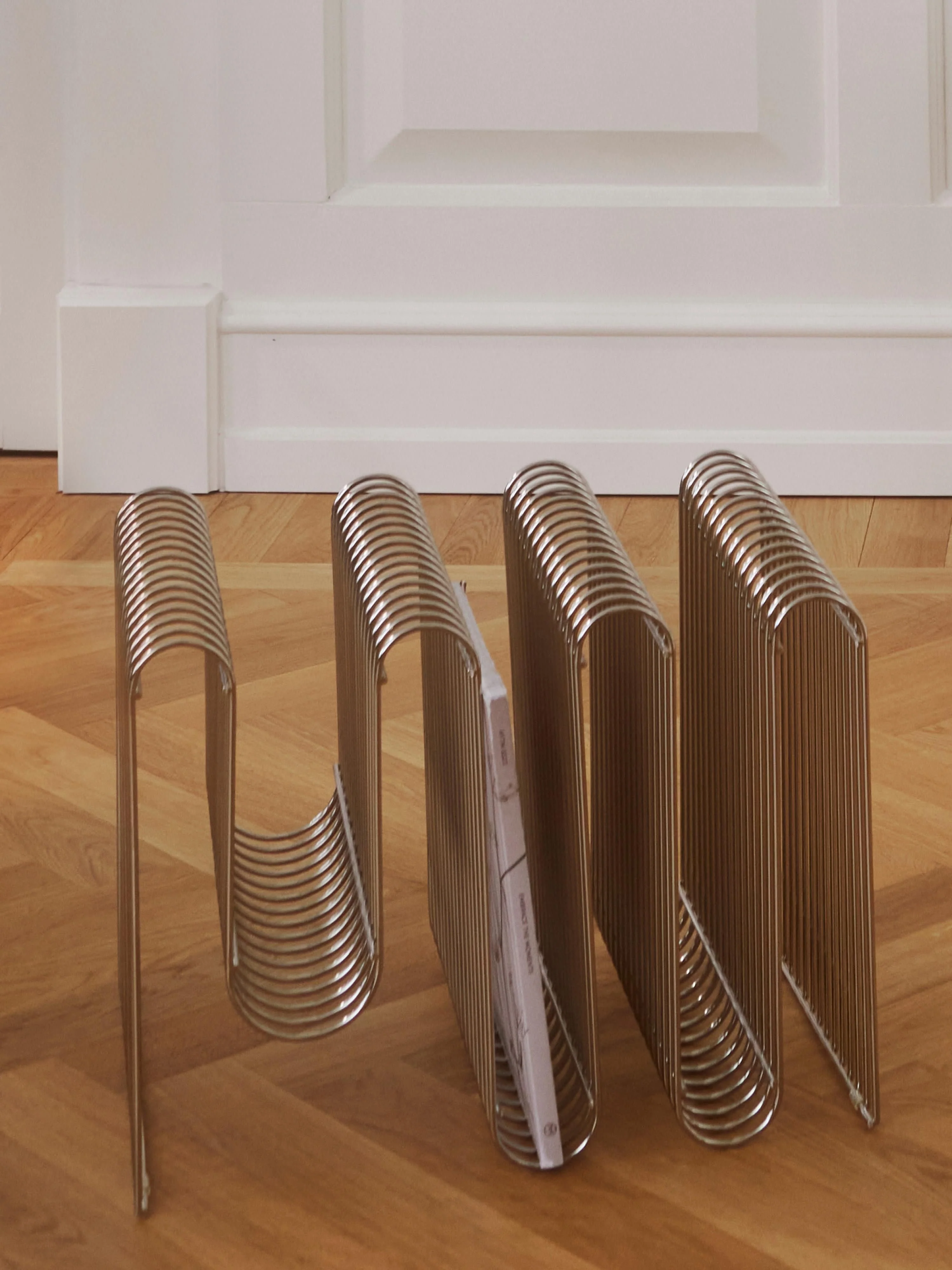 Zeitschriftenhalter Curva aus Metall