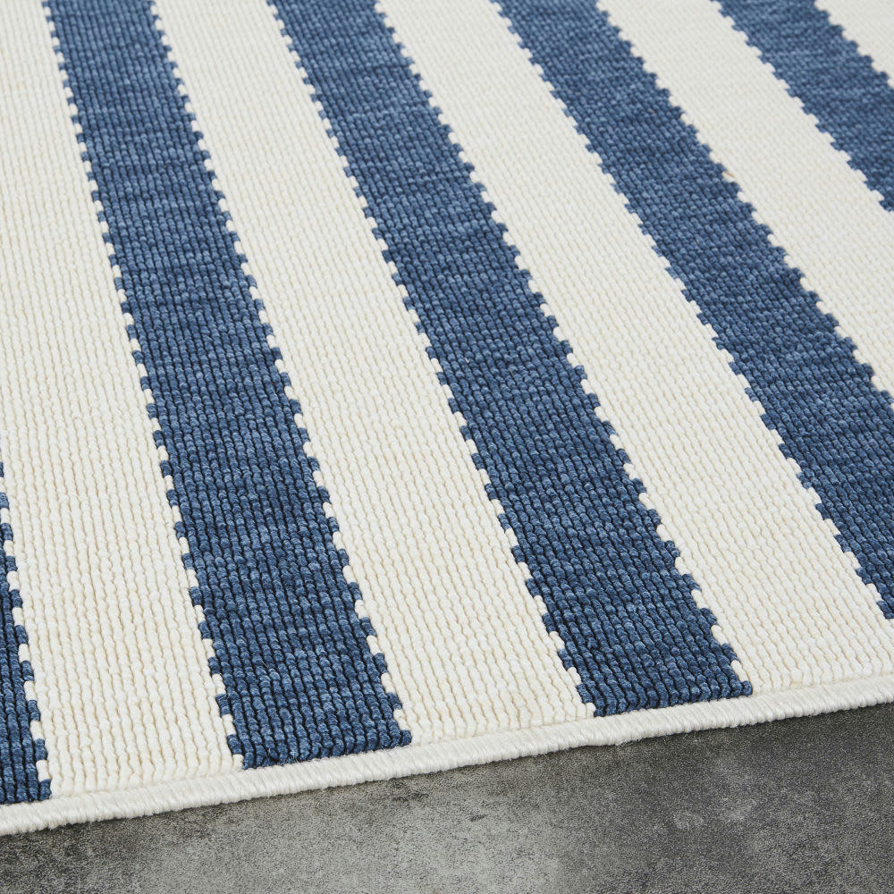 UHAINA - Tapis tissé en polypropylène motifs à rayures bleues et blanches 140x200