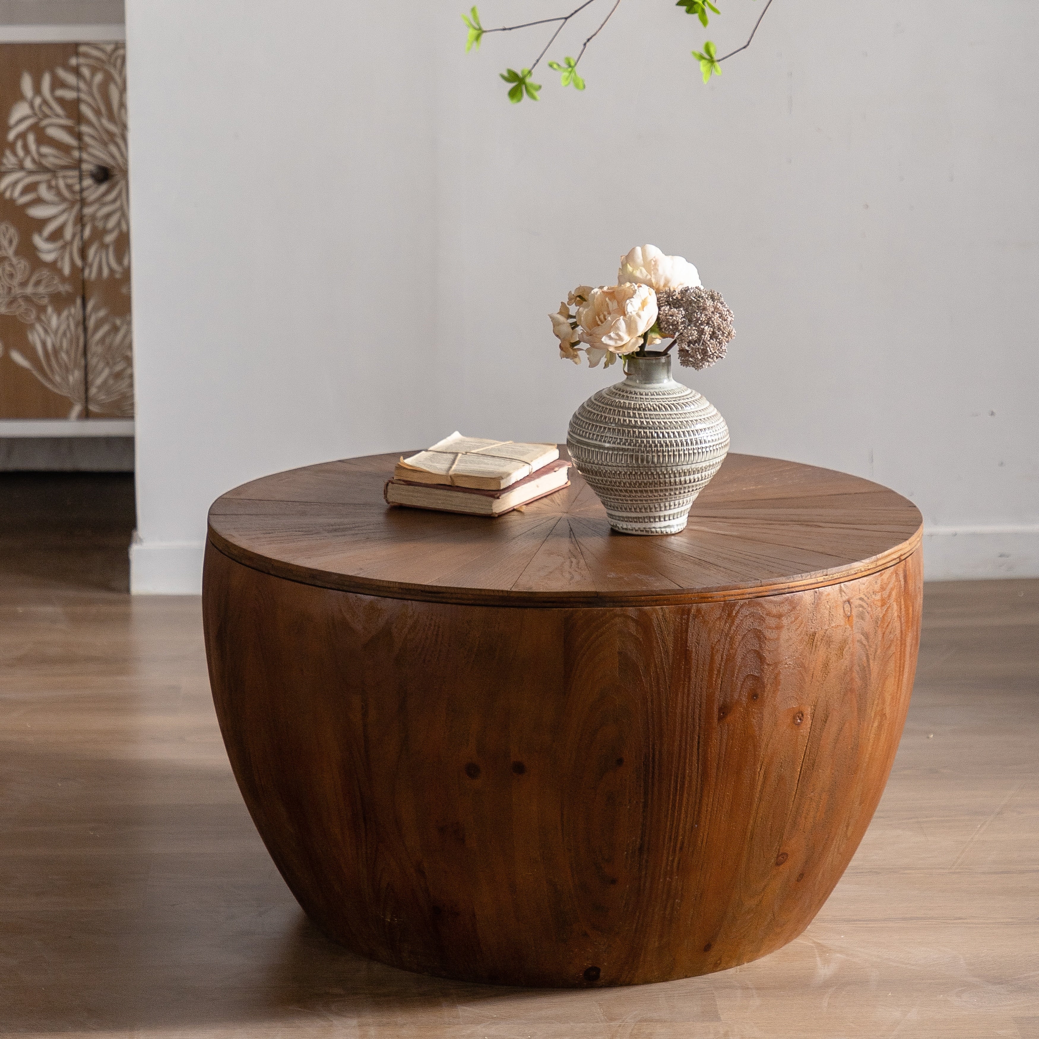 Vintage Style Bucket Shaped Coffee Table with storage function