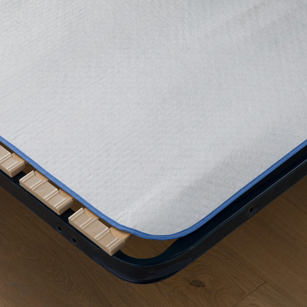 Protège-matelas et sommier isolateur
