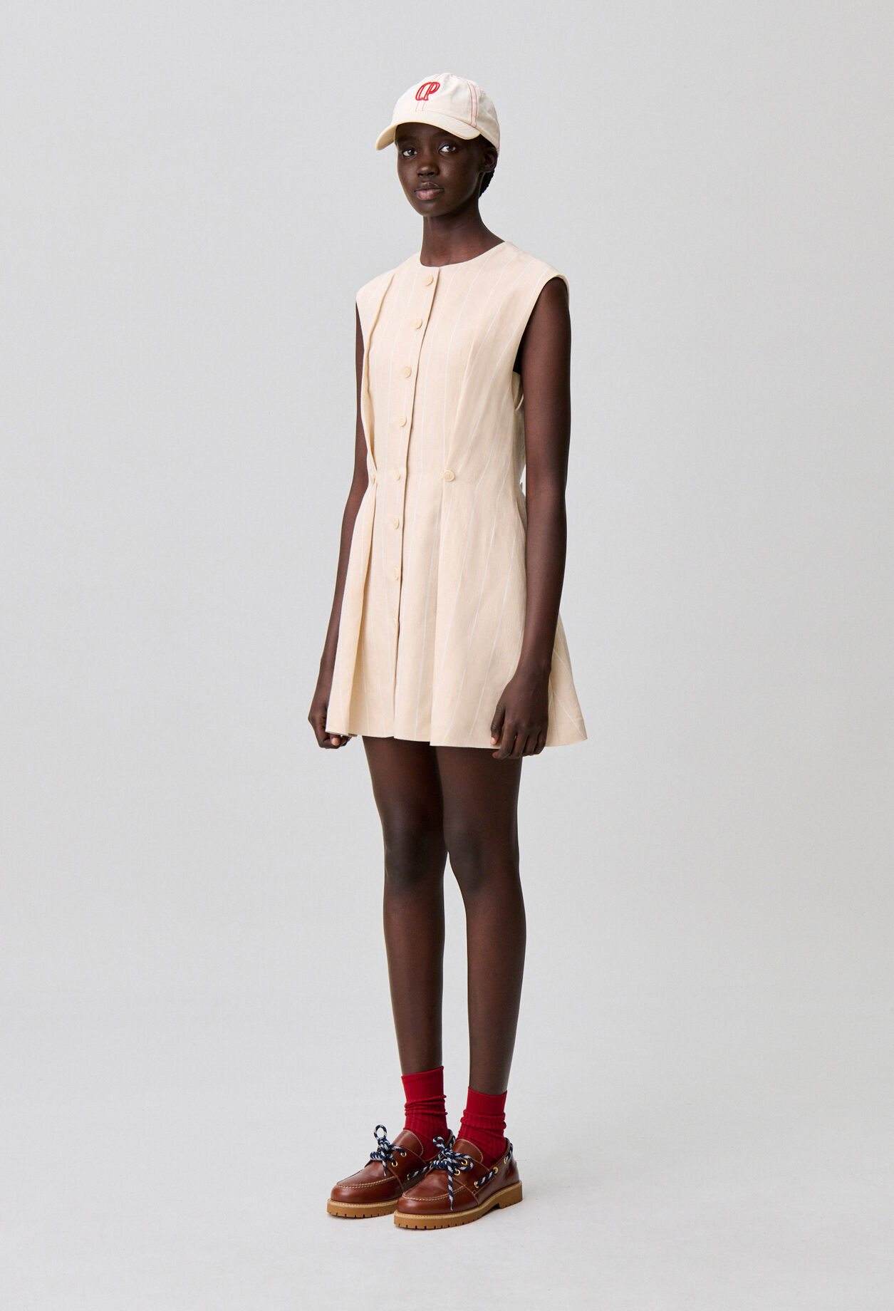 Robe courte sans manches