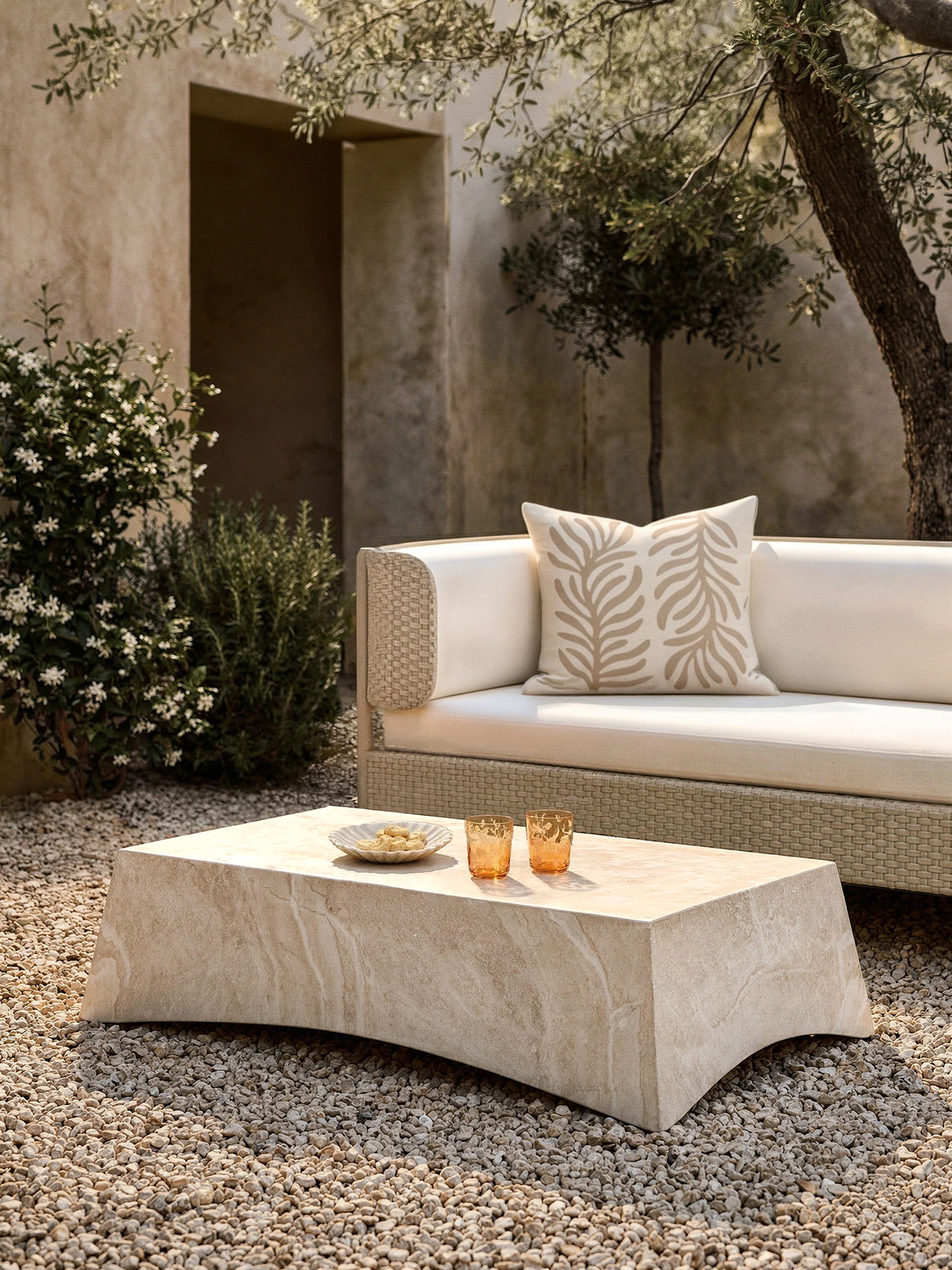 In- & Outdoor-Couchtisch Mohi in Travertin-Optik, B 120 cm