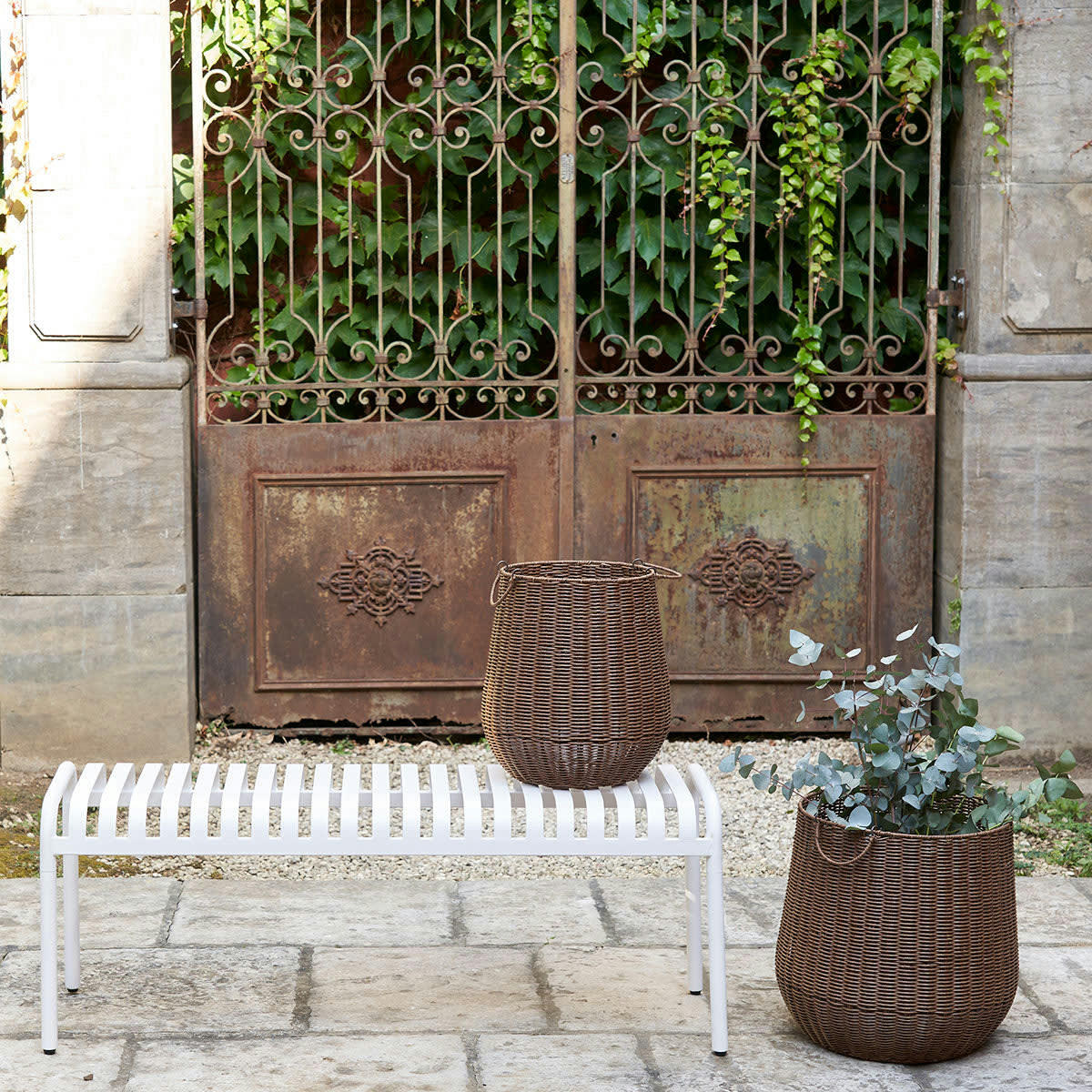 - Banc en fer forgé blanc