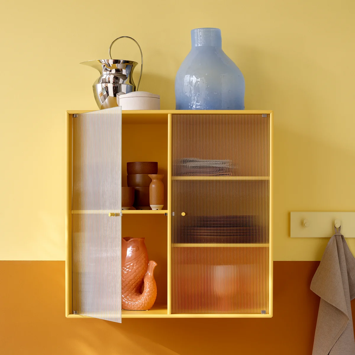 Montana - Ripple II Vitrinenschrank