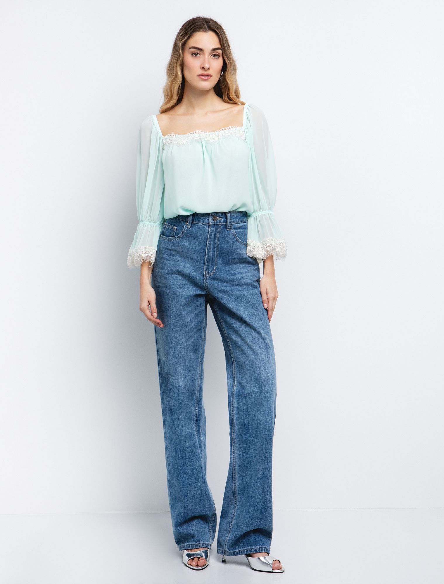 Τοπ με απλικέ δαντέλα