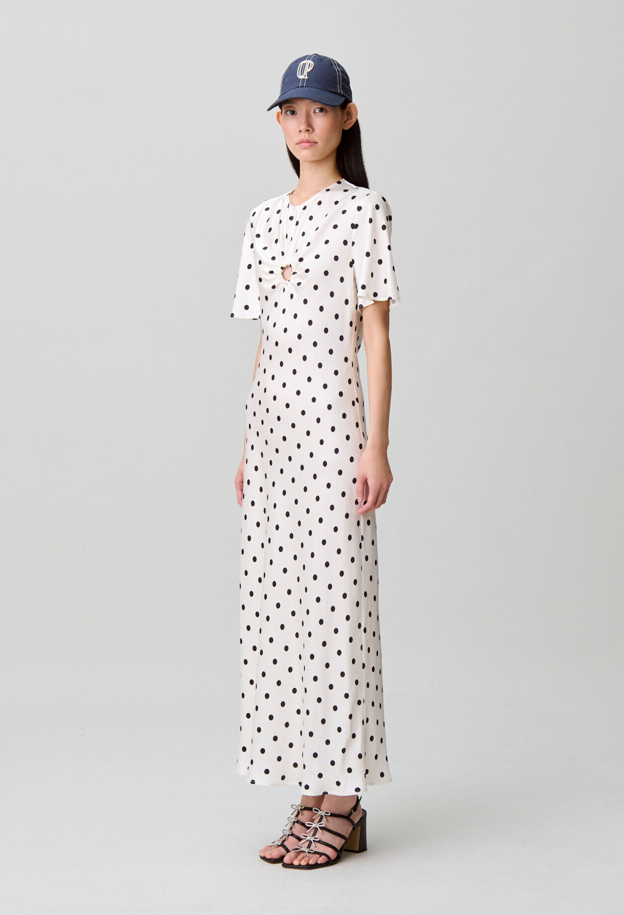 Robe longue satinée à pois