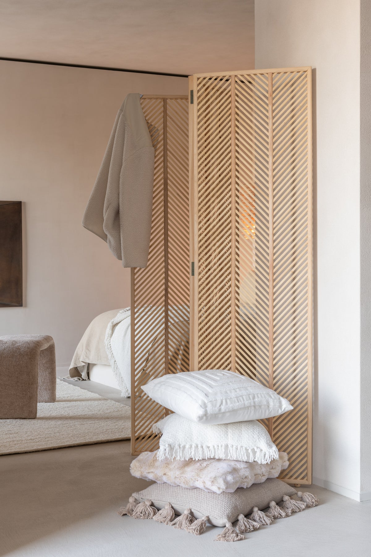 J-Line kruk N shape - textiel - beige